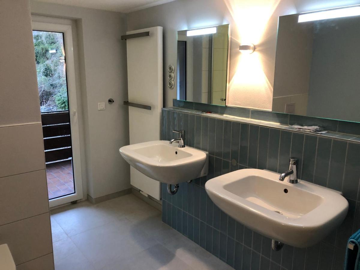 Blaues Zimmer Mit Grossem Balkon, Bad Ist Ein Traum, 50 Schritte Zum Radweg Am Main,Ideal For Short Stay Mainstockheim Buitenkant foto