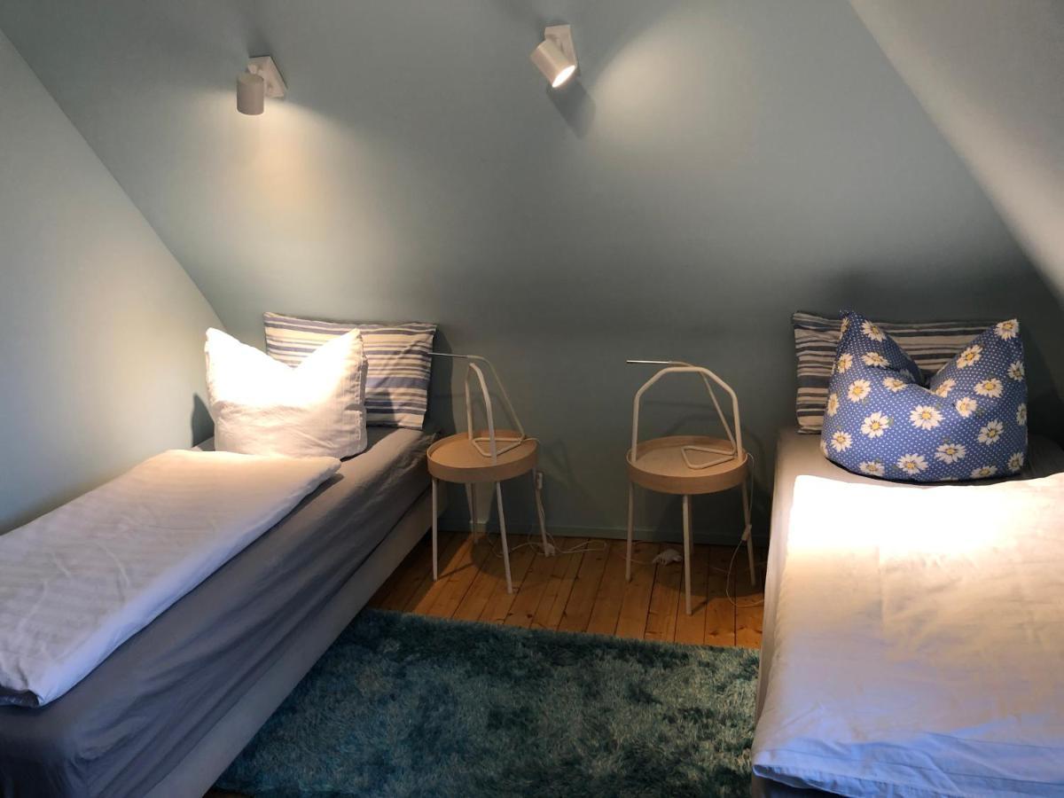 Blaues Zimmer Mit Grossem Balkon, Bad Ist Ein Traum, 50 Schritte Zum Radweg Am Main,Ideal For Short Stay Mainstockheim Buitenkant foto