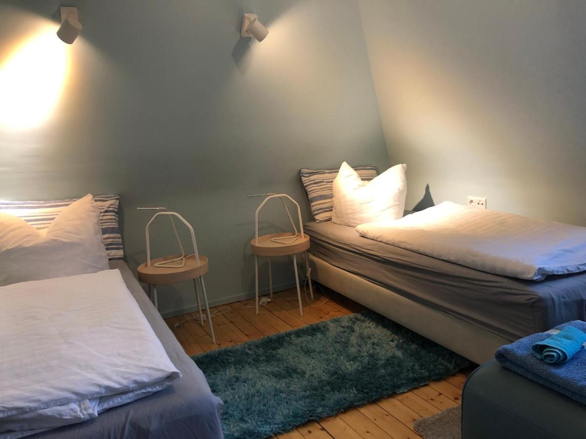 Blaues Zimmer Mit Grossem Balkon, Bad Ist Ein Traum, 50 Schritte Zum Radweg Am Main,Ideal For Short Stay Mainstockheim Buitenkant foto