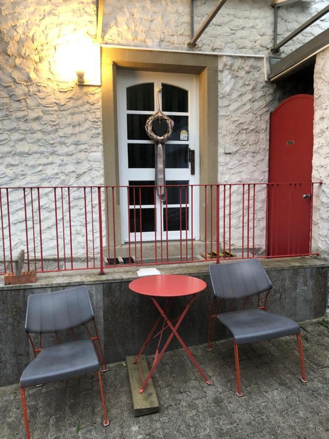 Blaues Zimmer Mit Grossem Balkon, Bad Ist Ein Traum, 50 Schritte Zum Radweg Am Main,Ideal For Short Stay Mainstockheim Buitenkant foto