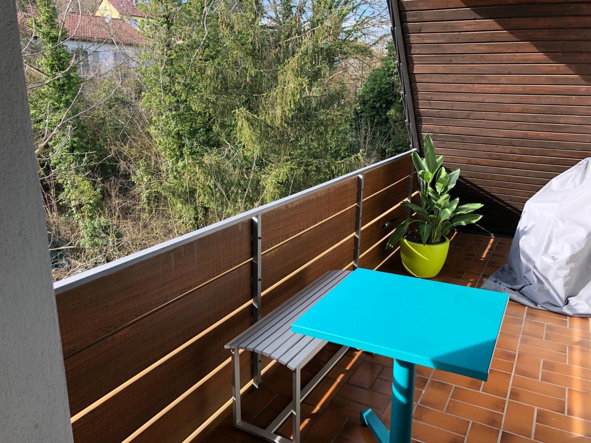 Blaues Zimmer Mit Grossem Balkon, Bad Ist Ein Traum, 50 Schritte Zum Radweg Am Main,Ideal For Short Stay Mainstockheim Buitenkant foto